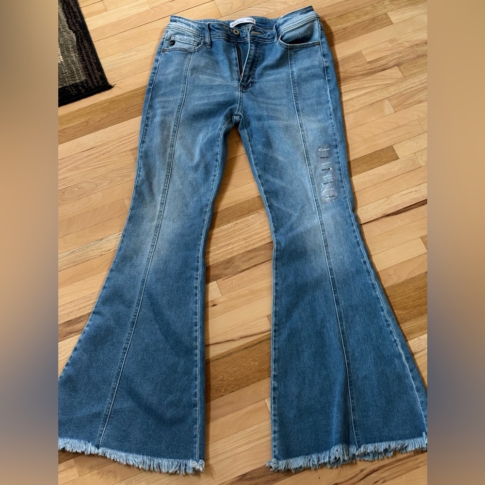 Kancan flare jeans. Light wash
